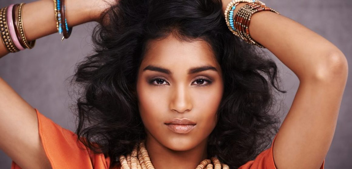 model-wearing-accesories