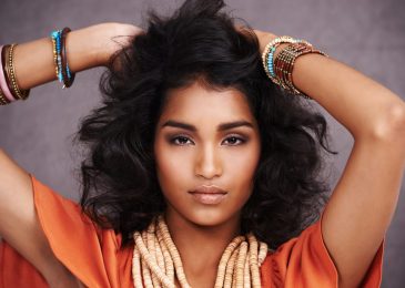 model-wearing-accesories
